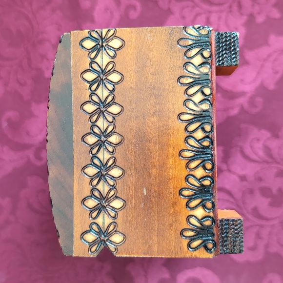 Krakow Wawel Wooden Polish Box with Lock and Key - Picture 7 of 14